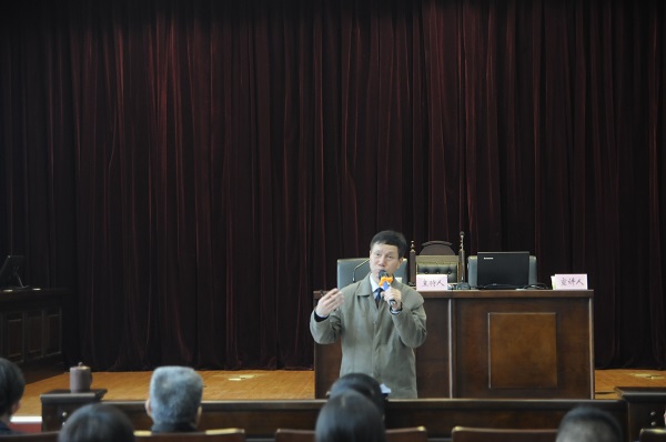 学习六中全会精神主题报告会2.jpg