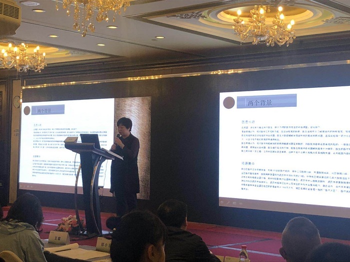 邱敏庭长医院授课.jpg
