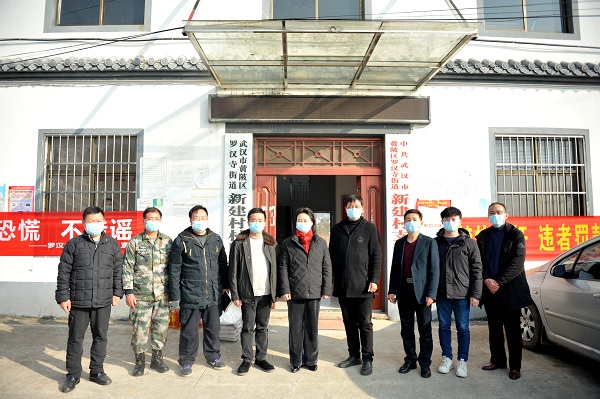 1. 邹春燕和梁述桥一行赴新建村走访慰问.jpg