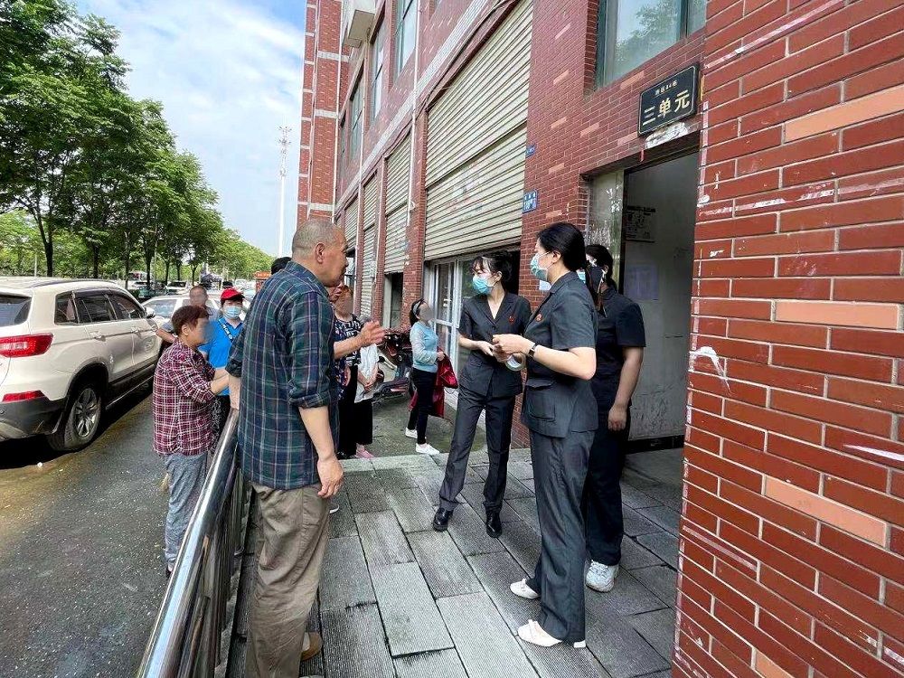 法官进小区普法.jpeg 法官进小区普法.jpeg