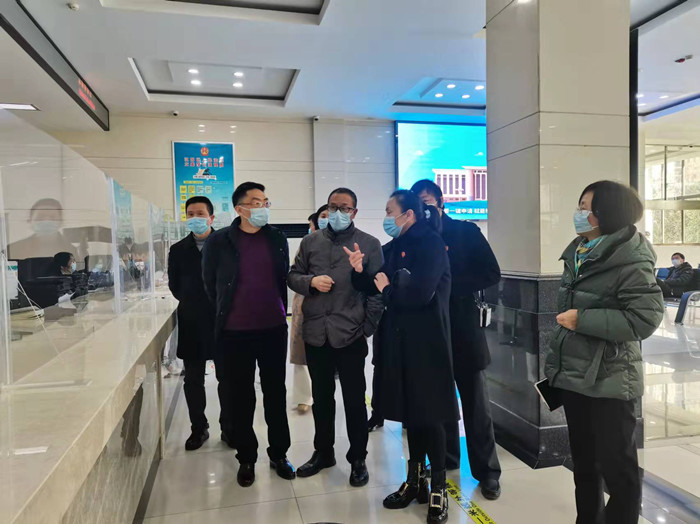 参观汉阳法院诉讼服务大厅.jpg