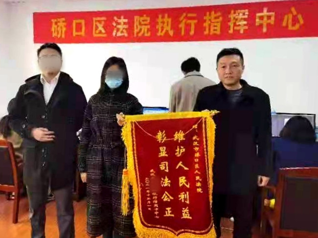 从锦旗画圆到槌响出征-1.jpg
